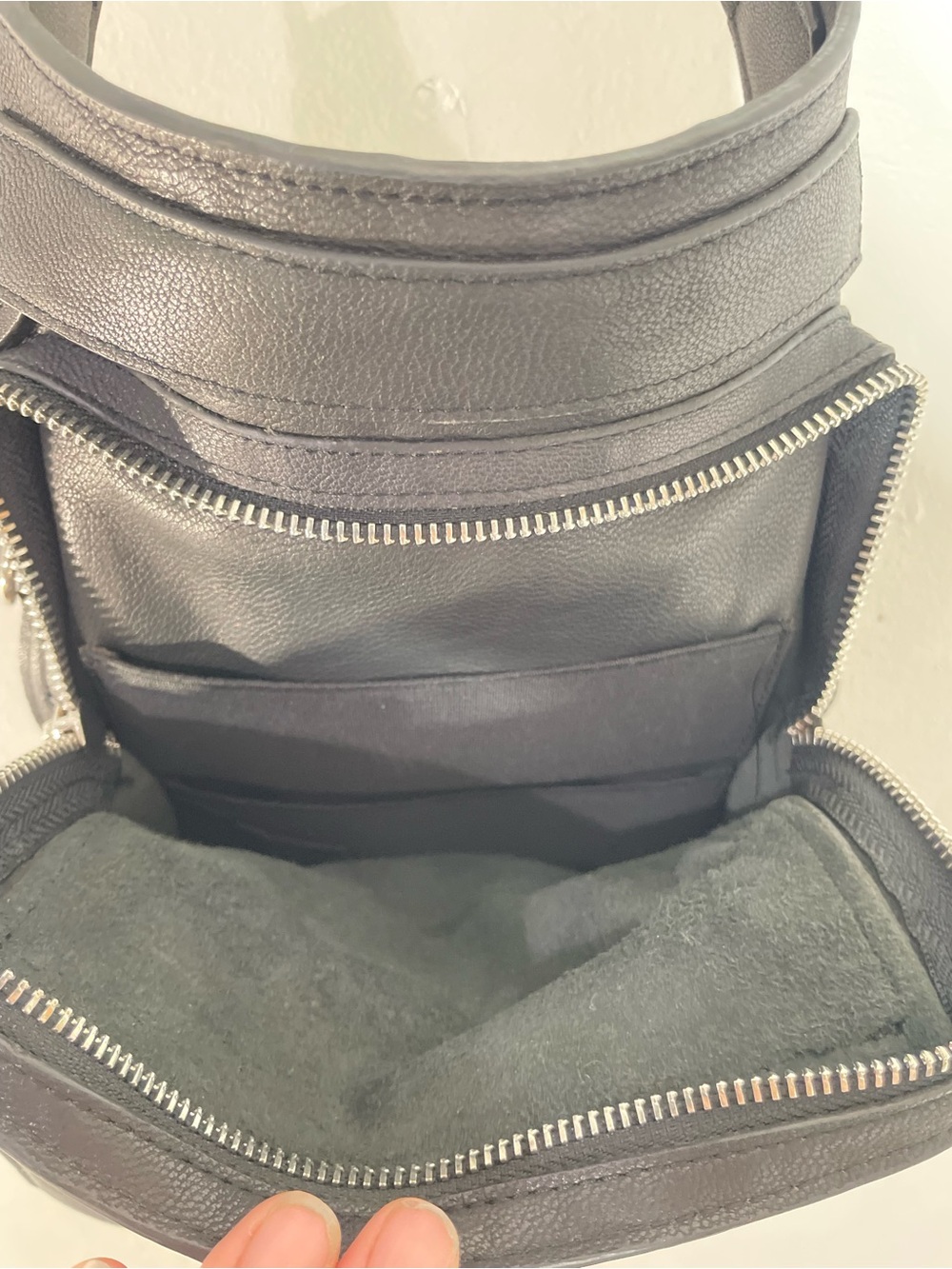 Harley Davidson Black Leather Hip Bag with Cross Logo - Picture 5 of 8